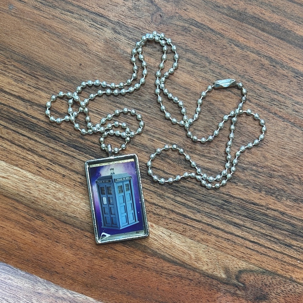 Tardis Doctor Who Necklace